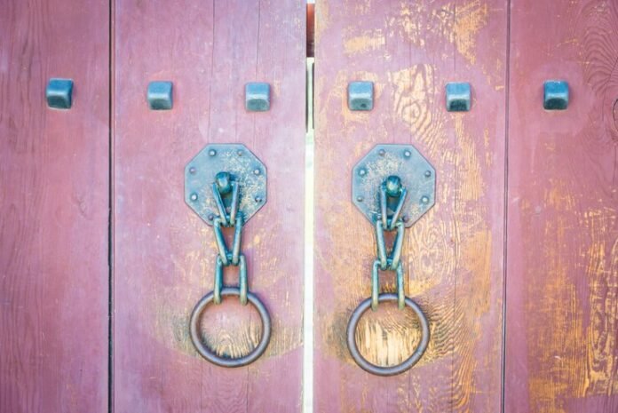 bear head metal zippies door
